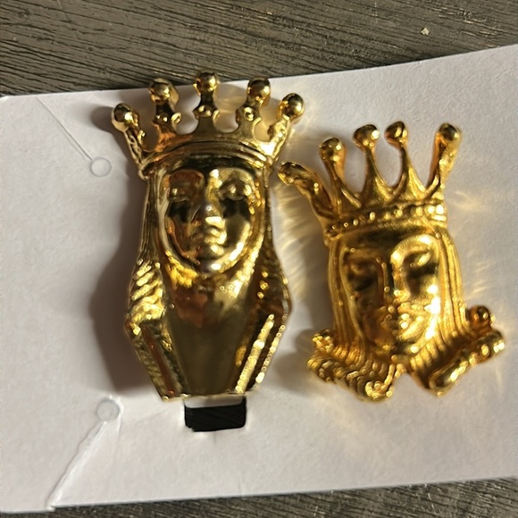 Gold King and Queen Brooch Set - Picture 2 of 3